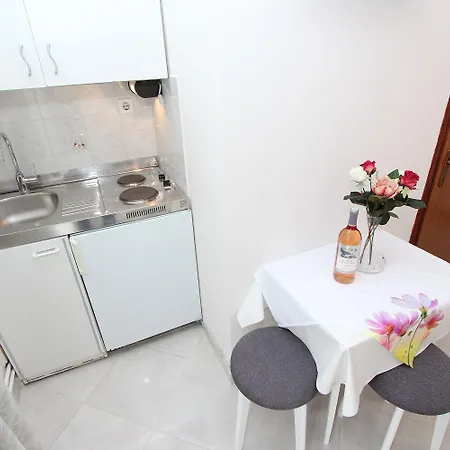 Apartment Cozy Studio-apartment Nur 15 Gehminuten Zum Mit Grillbereich, Terrasse, Wifi