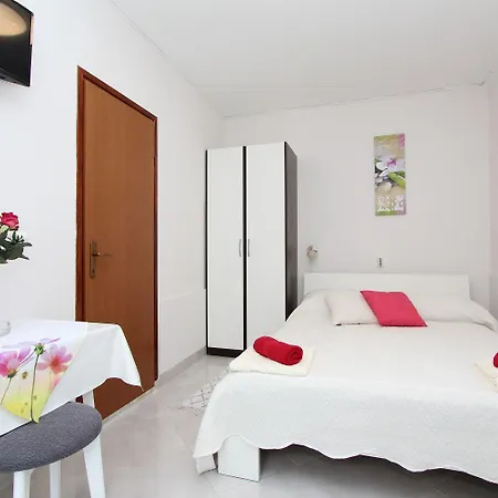 Apartment Cozy Studio-apartment Nur 15 Gehminuten Zum Mit Grillbereich, Terrasse, Wifi Rovinj
