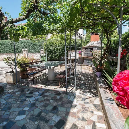 Apartment Cozy Studio-apartment Nur 15 Gehminuten Zum Mit Grillbereich, Terrasse, Wifi